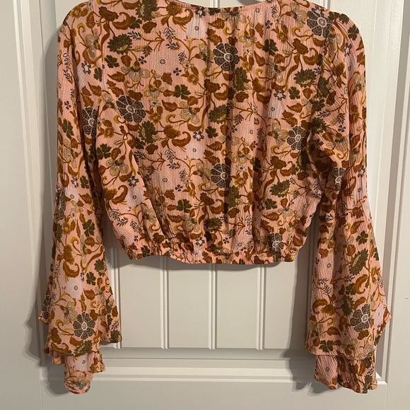 #1196. Gypsies & Moondust Long Bell Sleeve Crop Top with V-Neck. Size XS - Picture 6 of 8